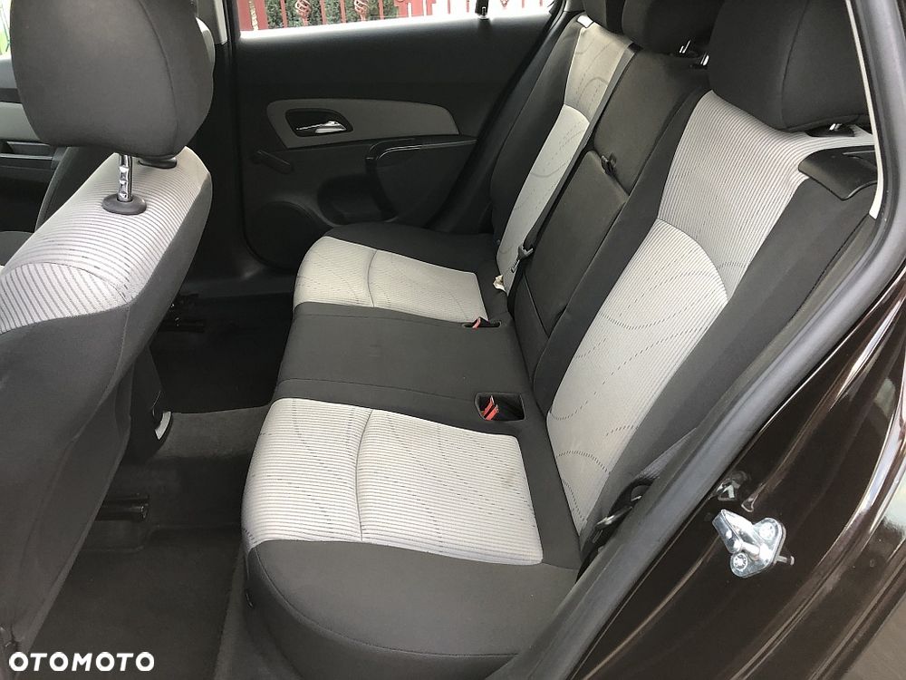 Chevrolet Cruze 1.6 LT - 9