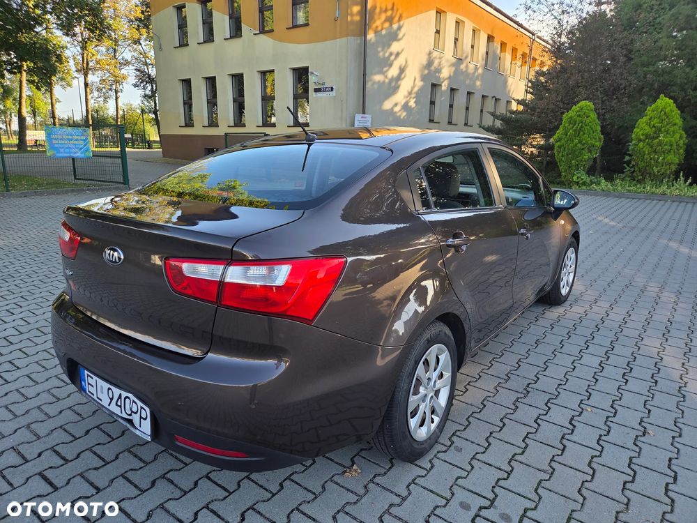Kia Rio 1.4 M - 11