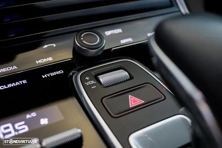 Porsche Panamera 4 E-Hybrid - 26