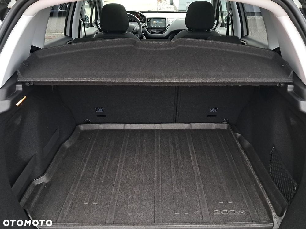 Peugeot 2008 1.2 Pure Tech Style S&S - 11