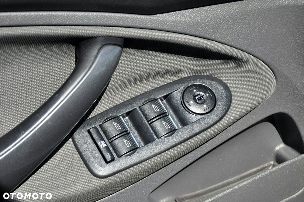 Ford Kuga - 37