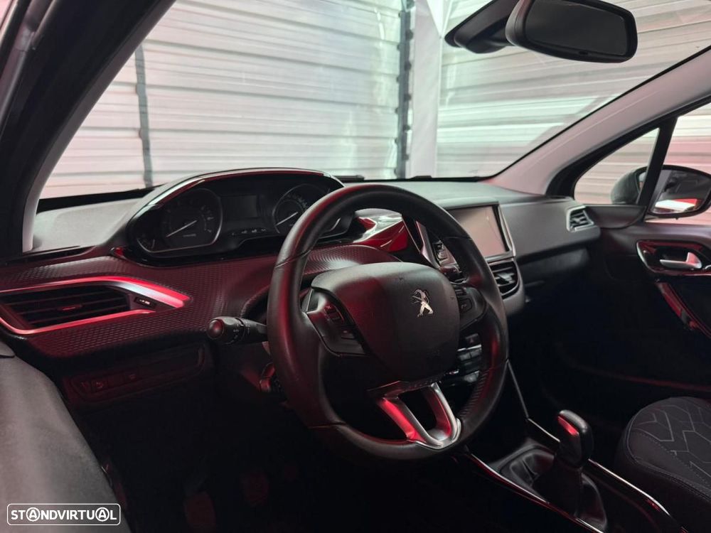 Peugeot 2008 1.2 PureTech Style - 6