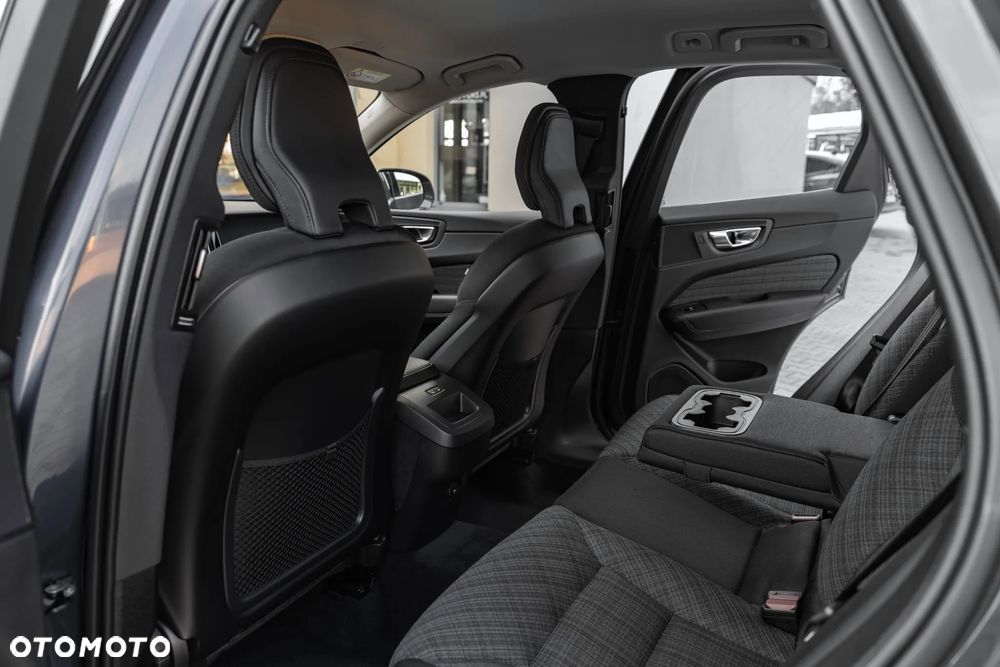 Volvo XC 60 B4 D AWD Core - 31