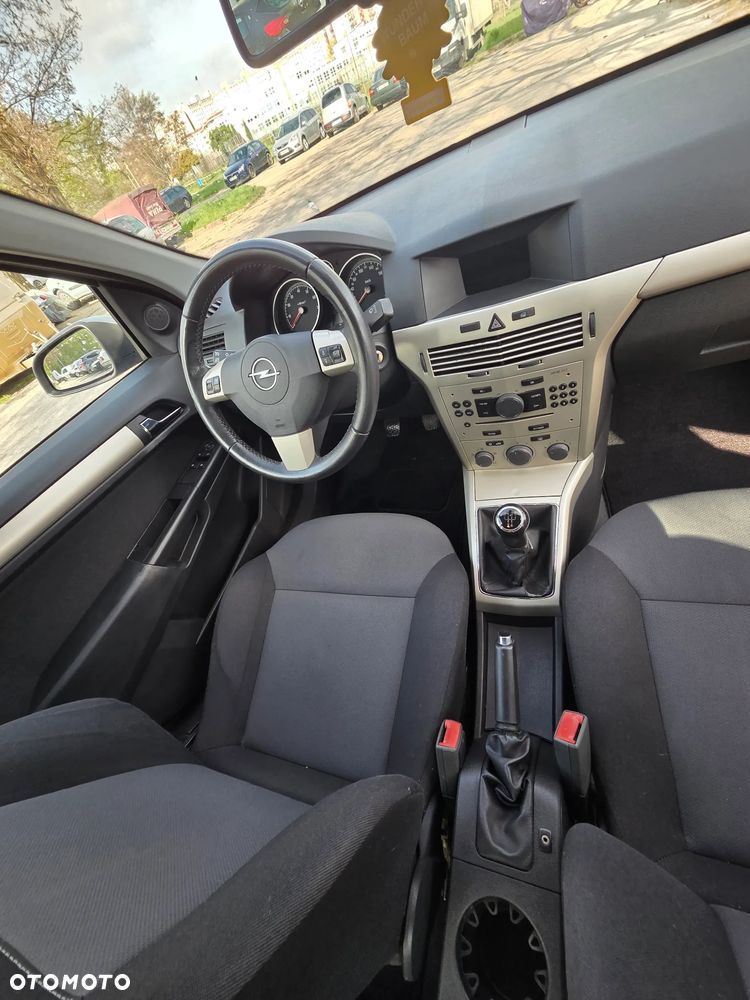 Opel Astra 1.6 Enjoy - 26