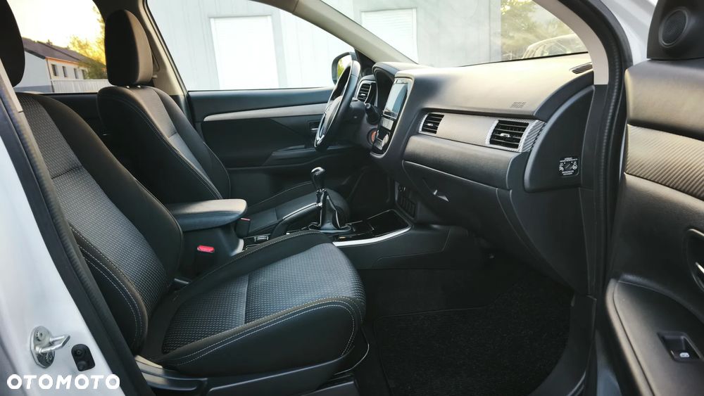 Mitsubishi Outlander - 21