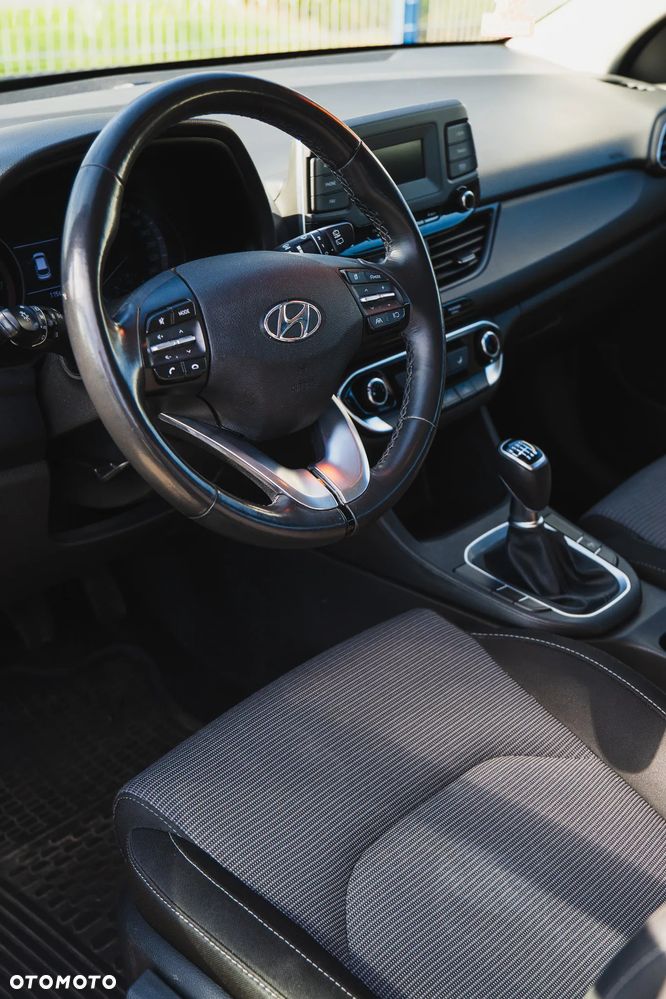 Hyundai i30 1.5 DPI Classic + - 17
