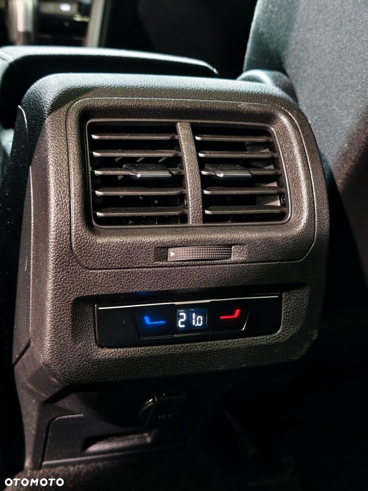 Volkswagen Touran - 31