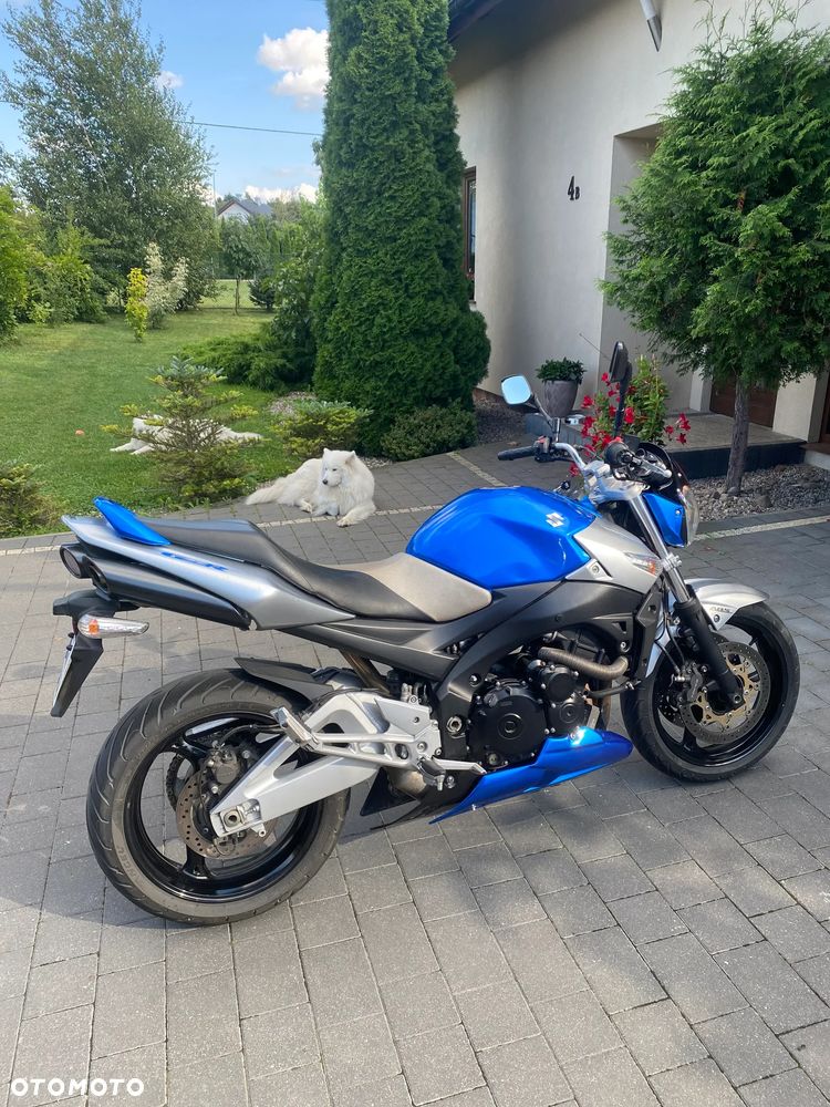 Suzuki GSR - 3