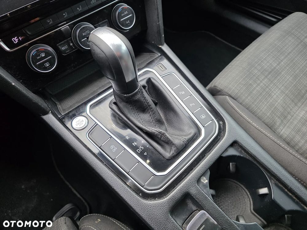 Volkswagen Passat - 20