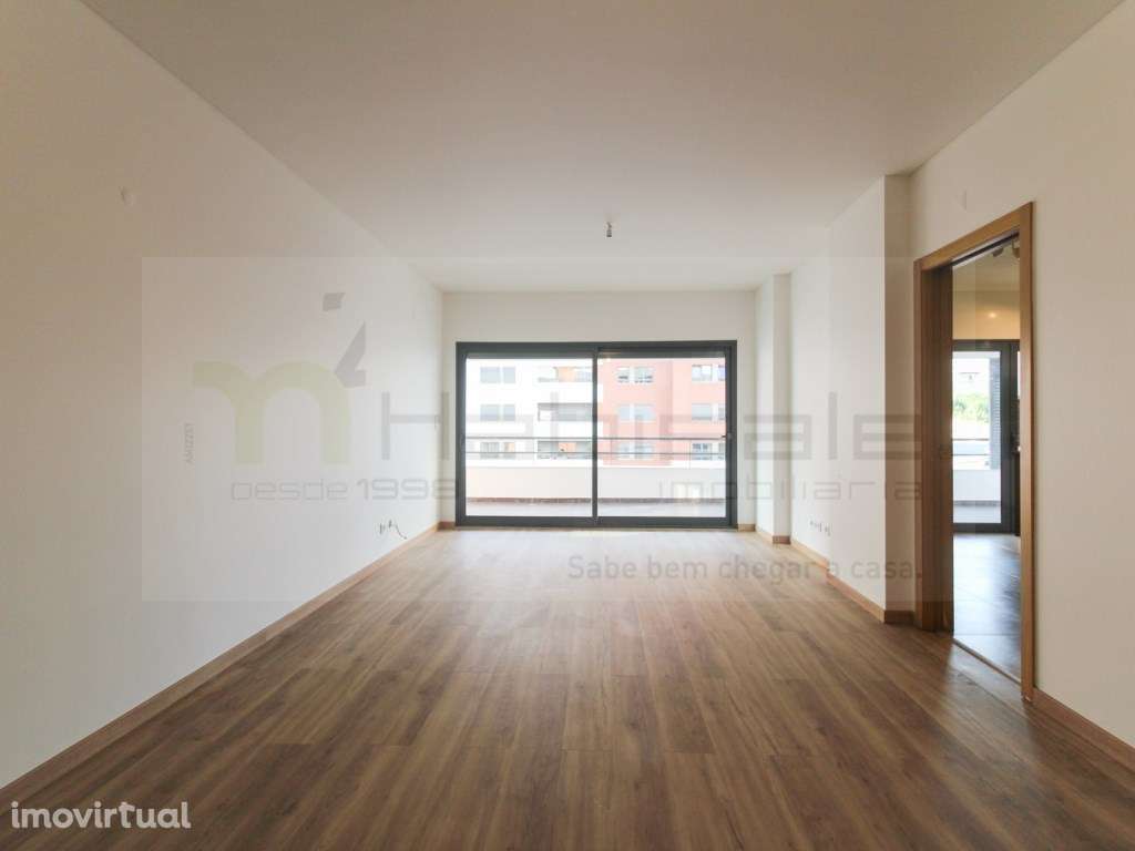 T2 com garagem e varanda com churrasqueira, nas Colinas do Cruzeiro - Grande imagem: 5/23