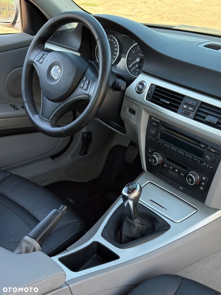 BMW Seria 3 320i M Sport Edition - 9