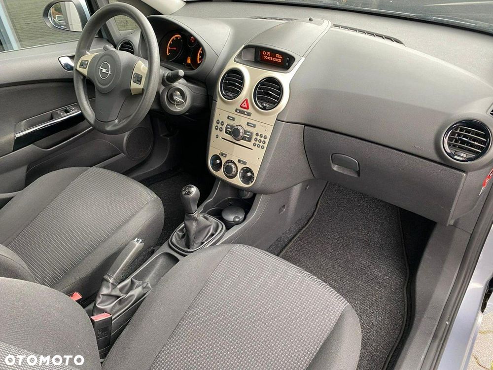 Opel Corsa 1.2 16V Essentia - 12