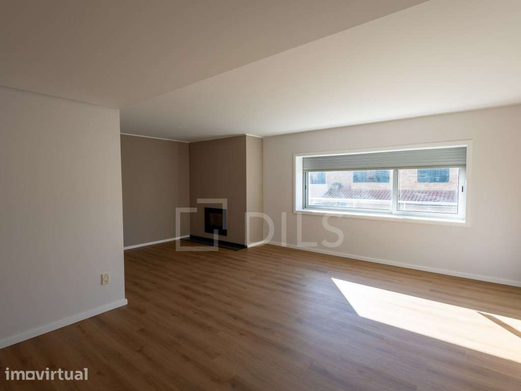 Apartamento T3 renovado com jardim no Cabo Do Mundo - Grande imagem: 2/23