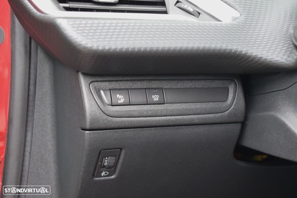 Peugeot 2008 1.2 PureTech Allure EAT6 - 21