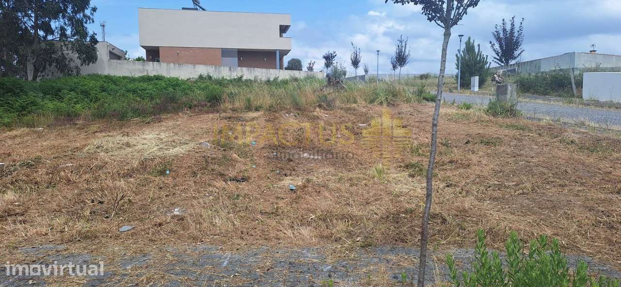 Terreno com 370m2 em São Mamede - Grande imagem: 2/4