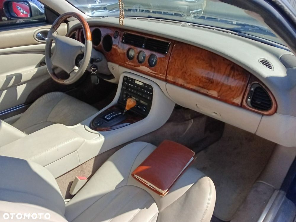 Jaguar XK8 - 7