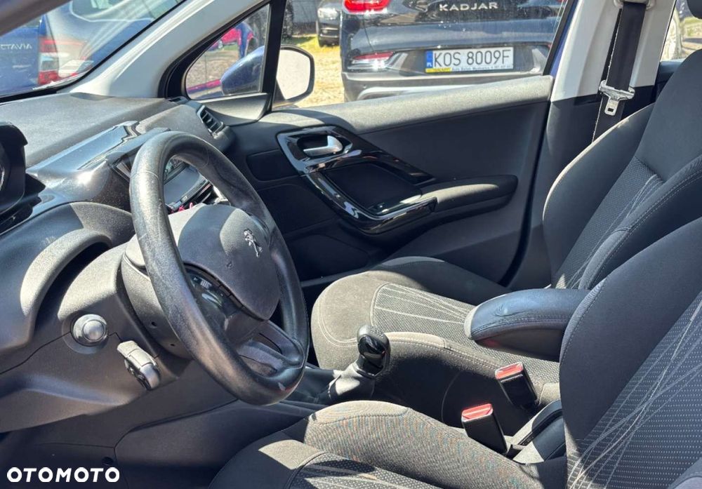 Peugeot 208 - 11