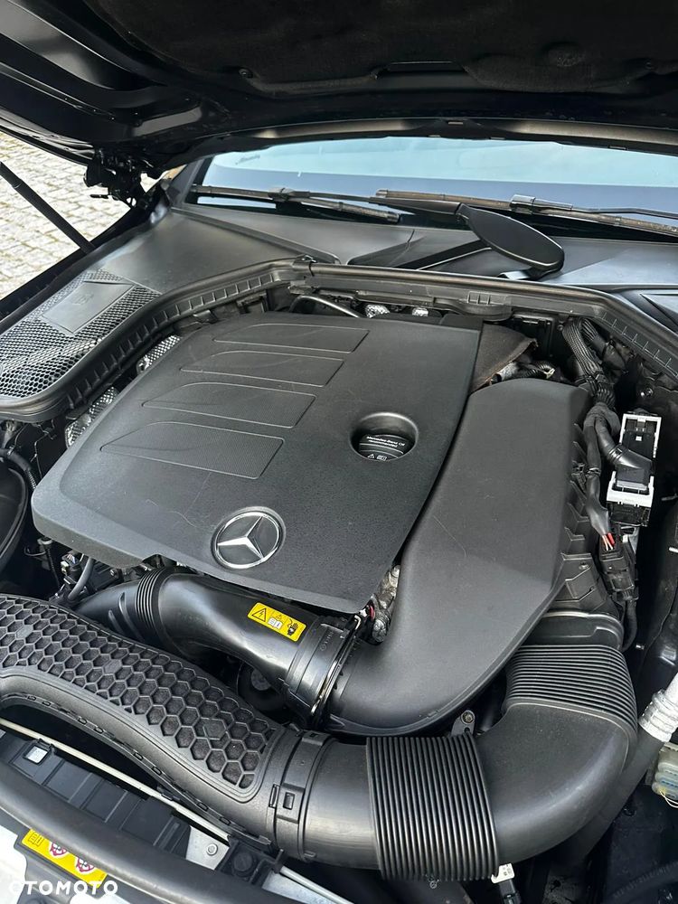 Mercedes-Benz Klasa C 300 4MATIC 9G-TRONIC - 32