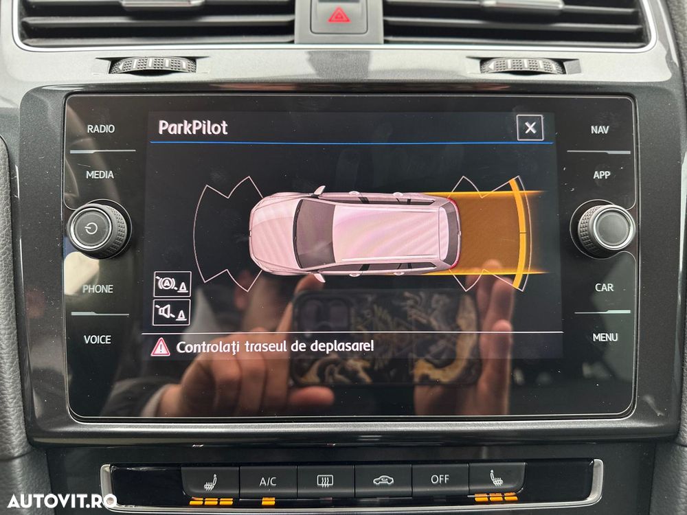 Volkswagen Golf Variant 2.0 TDI SCR 4Motion DSG Highline - 9