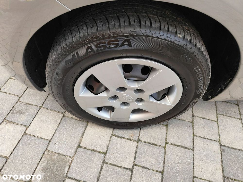 Kia Venga - 30