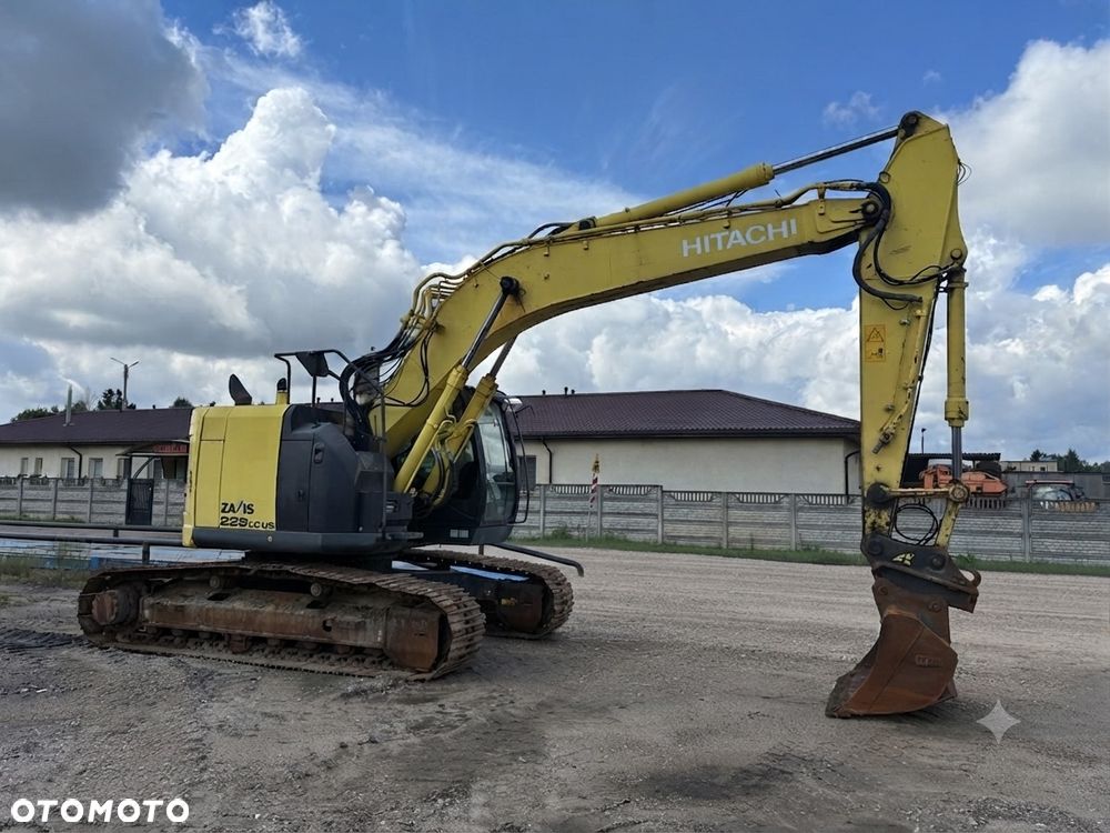 Hitachi ZX225USLC-5B - 4