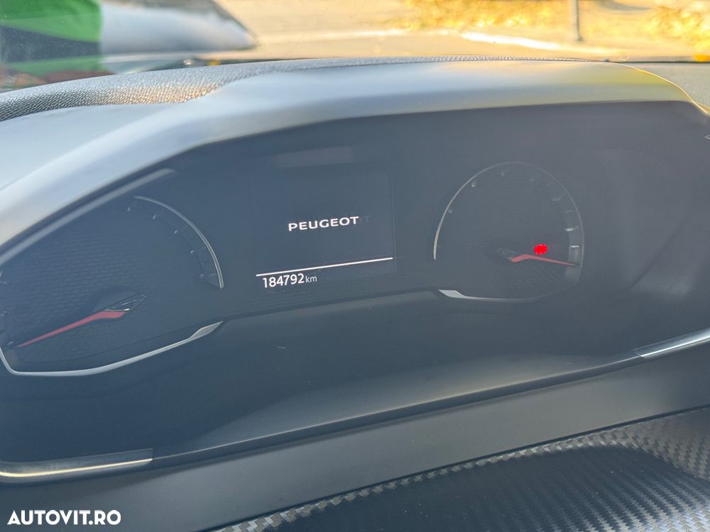 Peugeot 2008 1.5 BlueHDI STT EAT8 Allure - 16