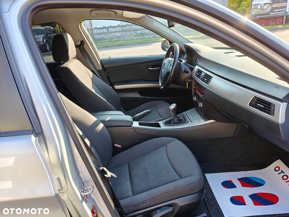 BMW Seria 3 318d DPF - 27