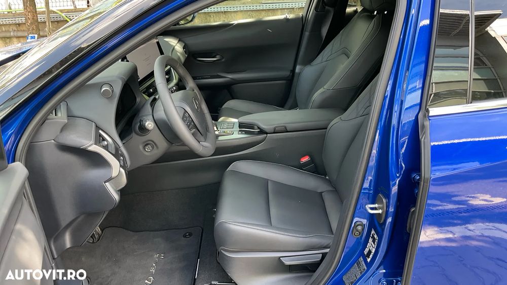 Lexus UX 300h AWD CVT HEV Business - 13
