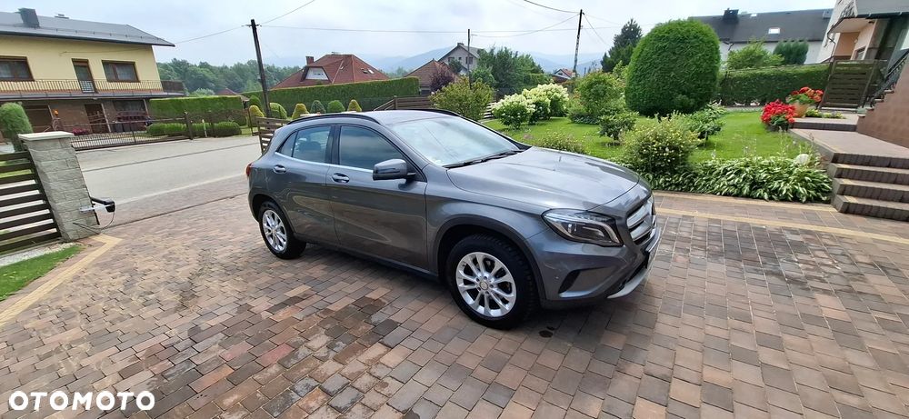 Mercedes-Benz GLA 180 Activity Edition - 16