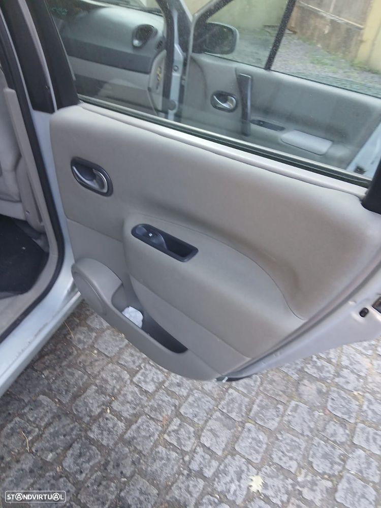 Renault Scénic 1.5 dCi Confort - 7