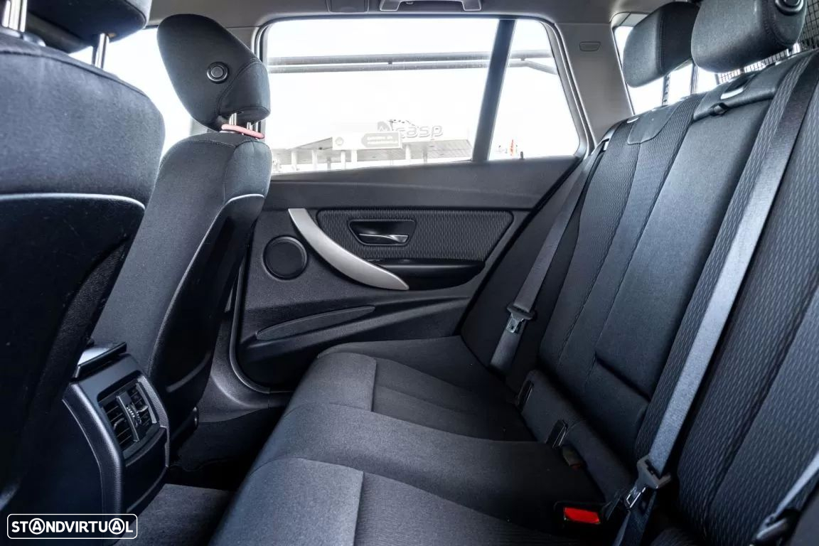 BMW 320 d Touring Auto - 16