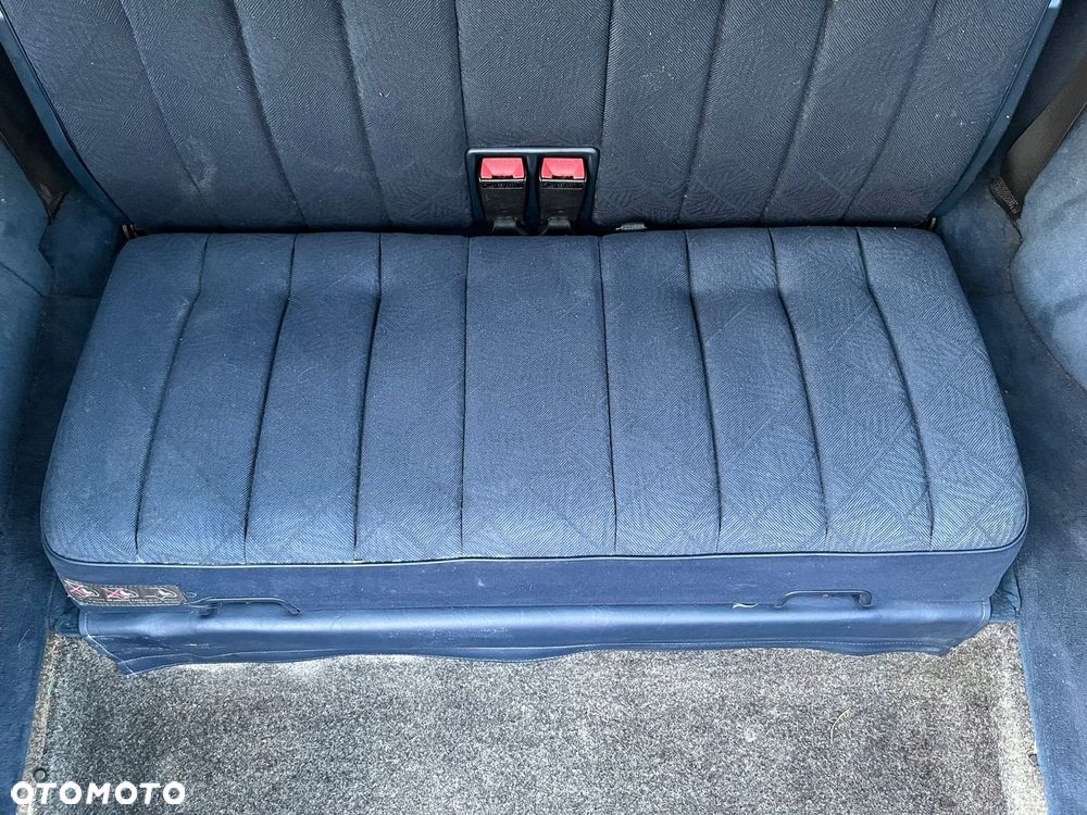 TRZECI RZĄD SIEDZEŃ KANAPA TYLNA BAGAŹNIKA MERCEDES W124 KOMBI KOMPLET S124 - 3