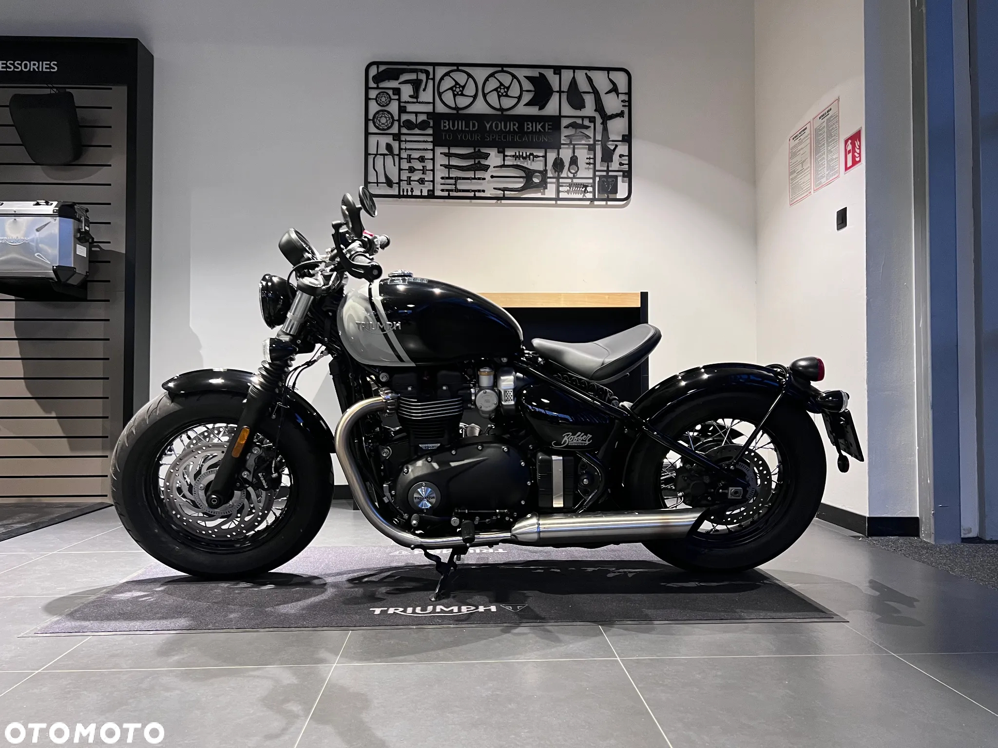 Triumph Bonneville Bobber - 3