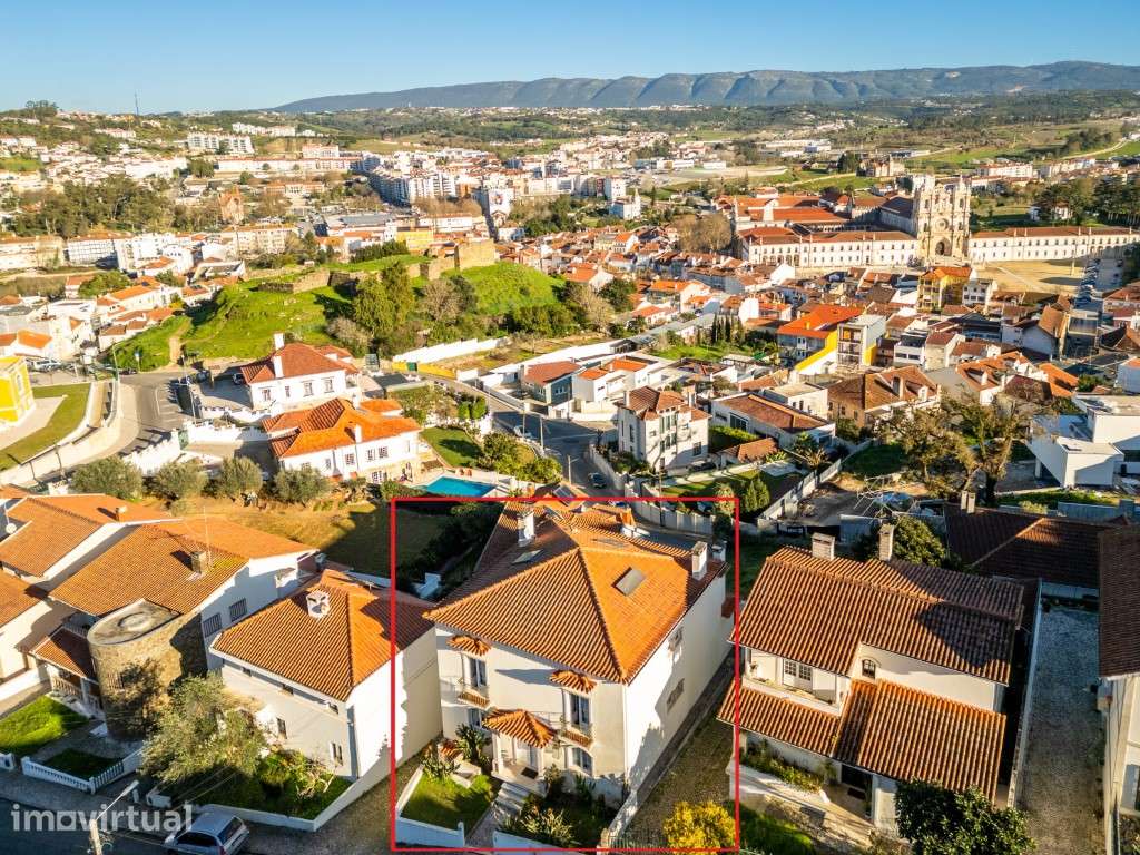 Moradia com vista panorâmica sobre o Mosteiro Alcobaça e a serra - Grande imagem: 4/60