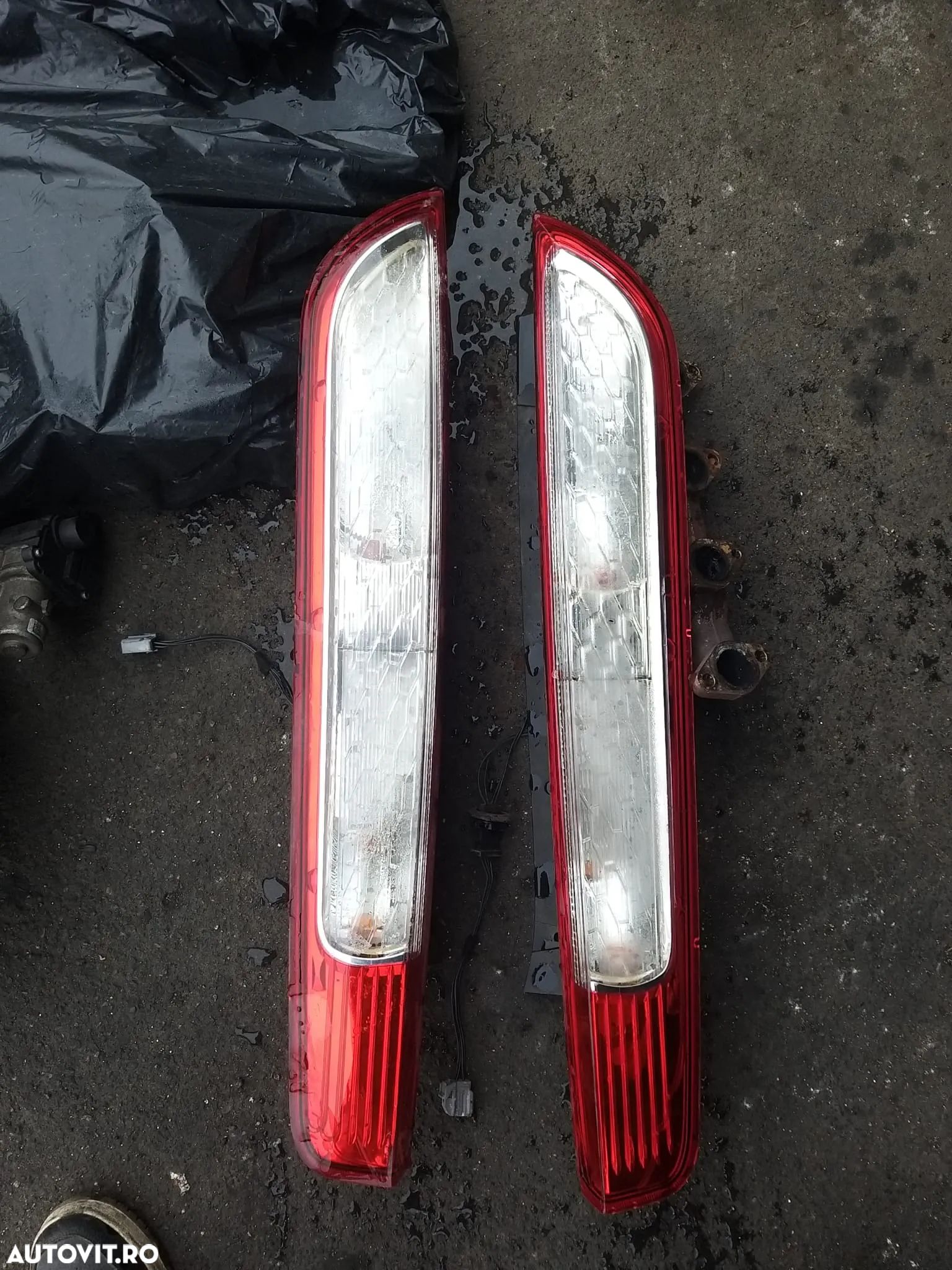 Stop Stanga Si Dreapta 250/buc pentru Ford Focus 2 Facelift an dupa 2009 - 1