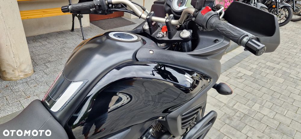 Suzuki V-STROM - 8