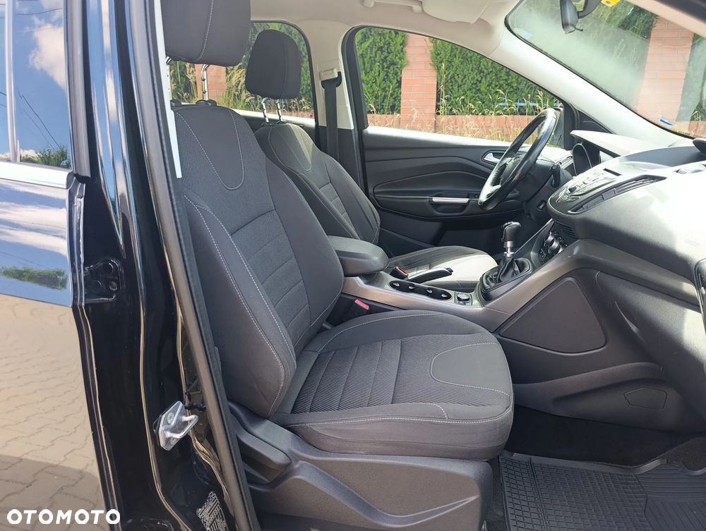 Ford Kuga 2.0 TDCi 2x4 Titanium - 25