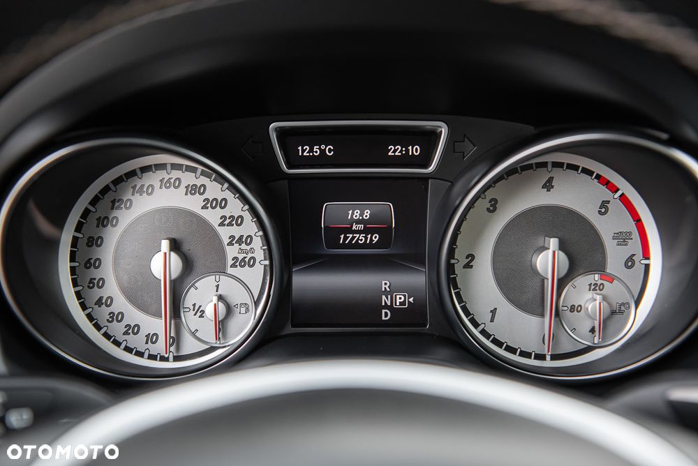 Mercedes-Benz GLA 220 d 4Matic 7G-DCT AMG Line - 27