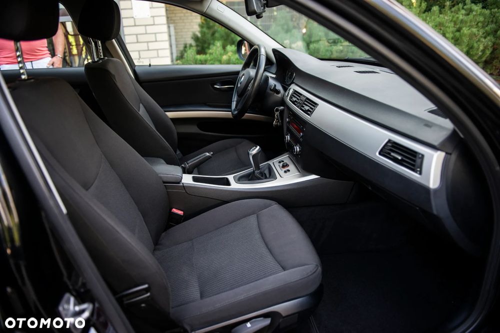 BMW Seria 3 320d - 23