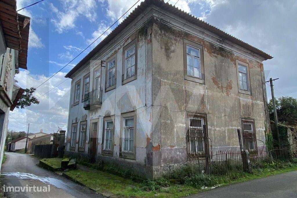 Casa Centenária com 1300m2 de Terreno em Macinhata do Vouga para Recup - Grande imagem: 2/60