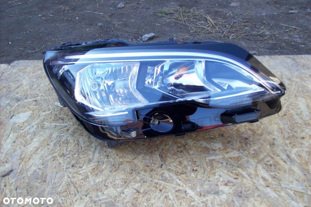LAMPA PRZEDNIA PRAWA  LED EUROPA PEUGEOT 5008 - 1