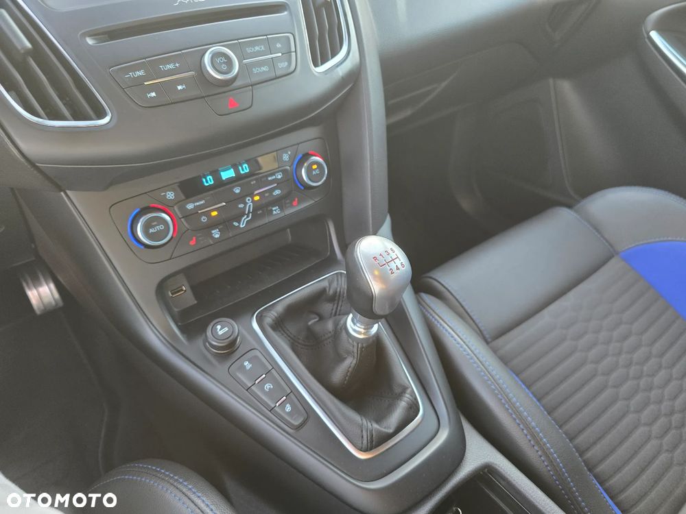 Ford Focus 2.0 EcoBoost ST mit Leder-Exclusiv-Paket - 23