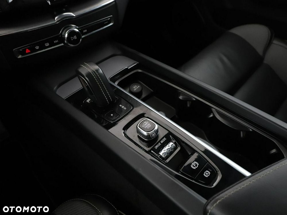 Volvo XC 60 T8 AWD Recharge Geartronic RDesign - 33