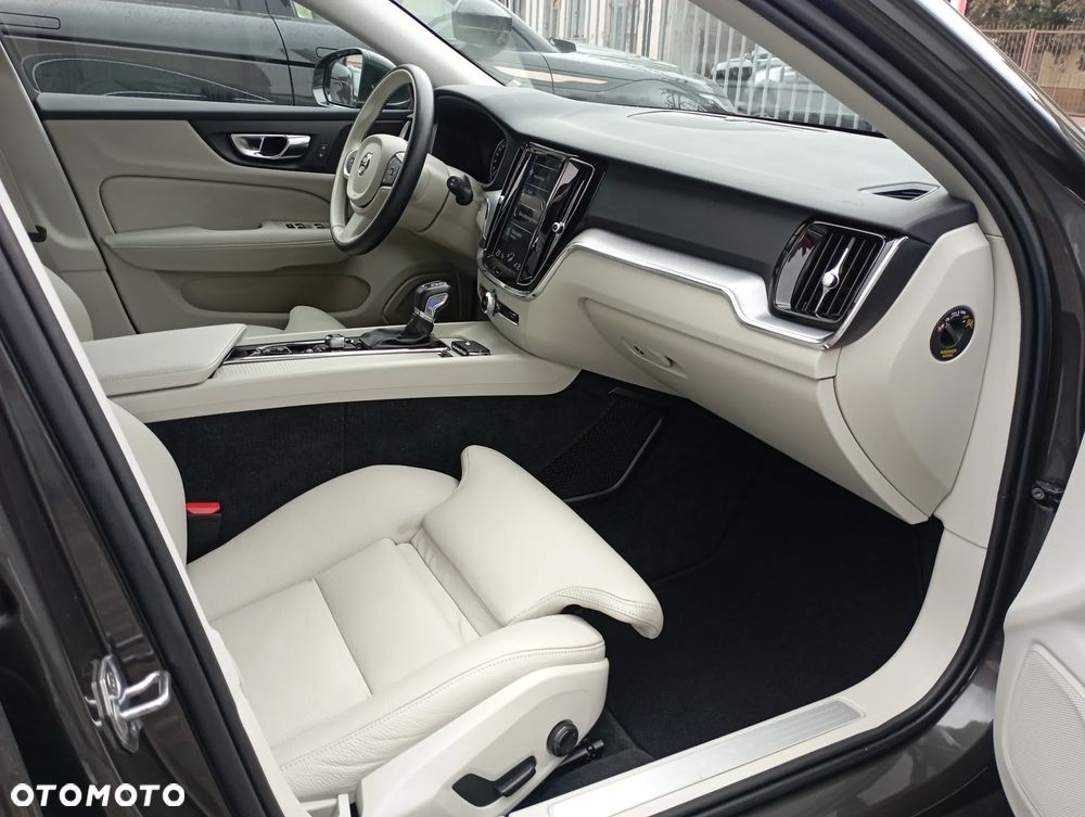 Volvo V60 D4 Momentum Pro - 9