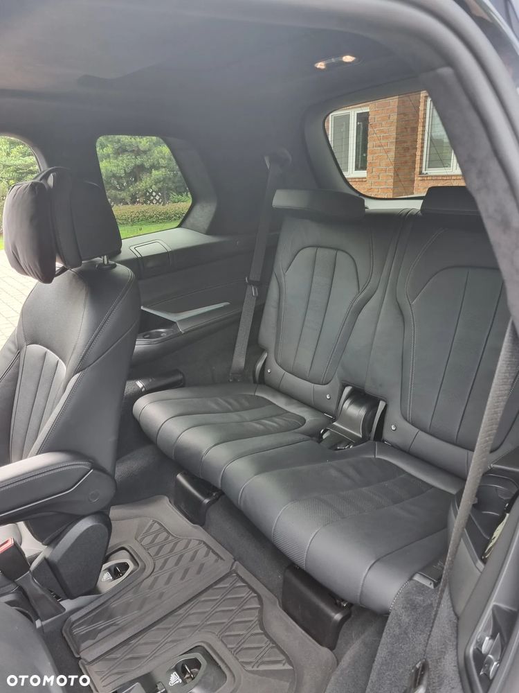 BMW X7 - 7