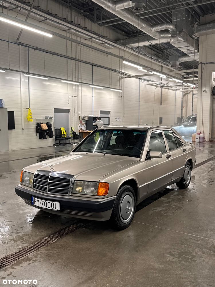 Mercedes-Benz W201 (190) - 4