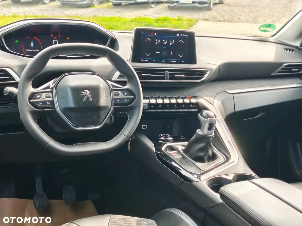 Peugeot 5008 - 24