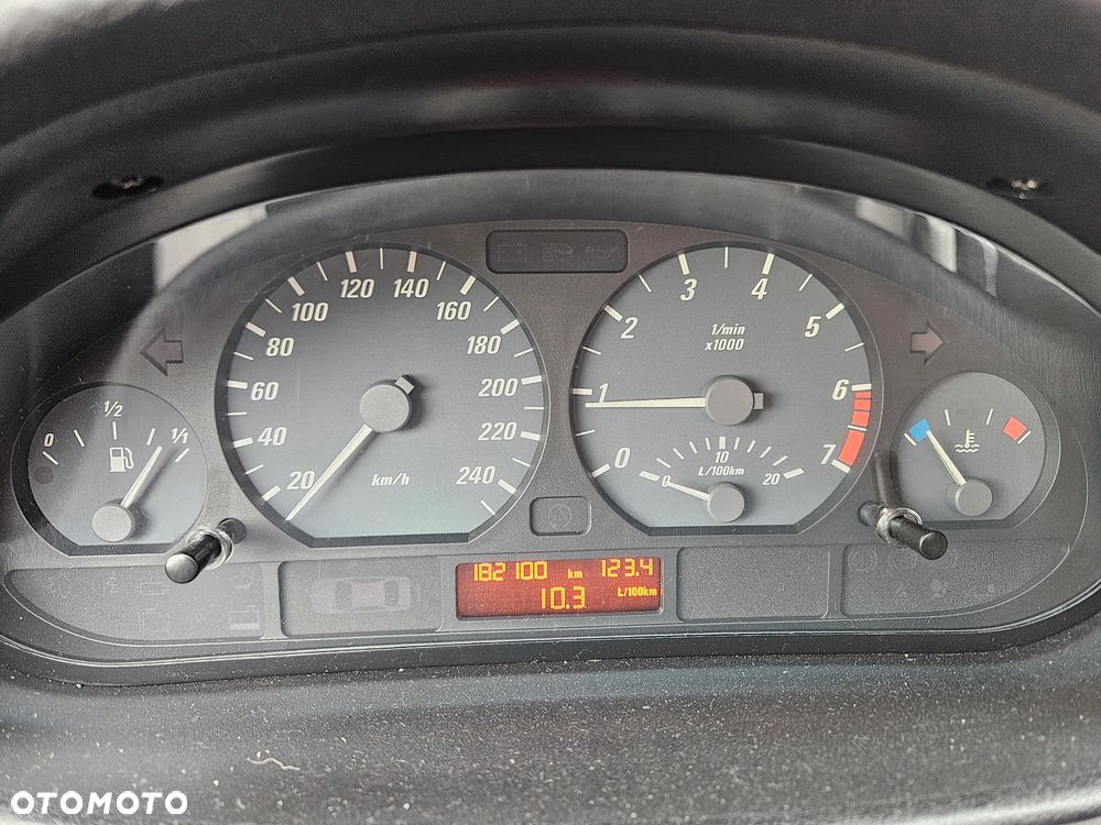 BMW Seria 3 320 CI - 26