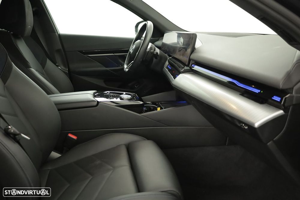 BMW 530 e Pack Desportivo M - 24