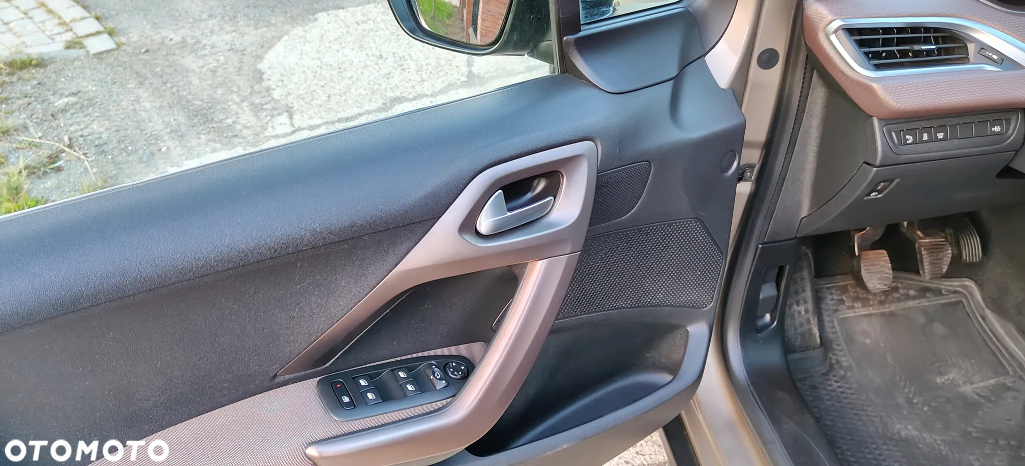 Peugeot 2008 1.6 e-HDi Allure S&S - 13